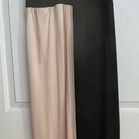 Venus Size 14 two tone black and beige maxi dress. - Picture 2 of 5